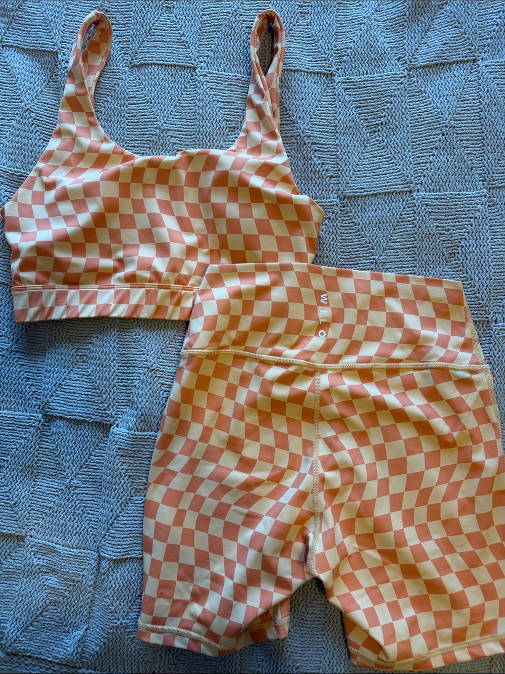 Checkerboard Crop Sports Bra and High-Waist Bike Shorts Set - Pink & Cream